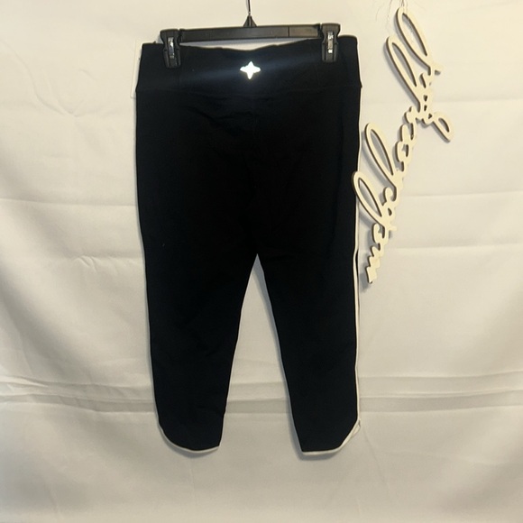 Tuckernuck Capri Pants - Picture 2 of 5